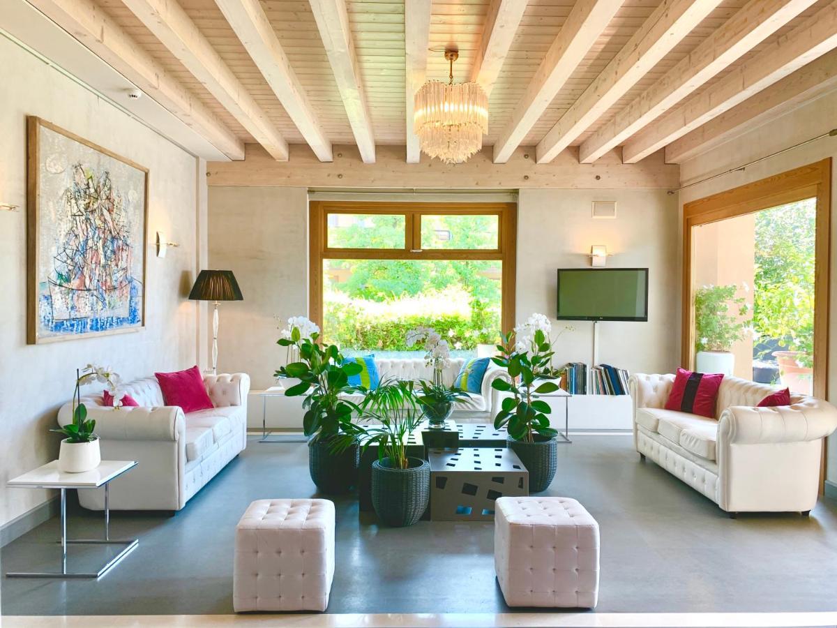 Отель Relais Le Betulle Конельяно Экстерьер фото