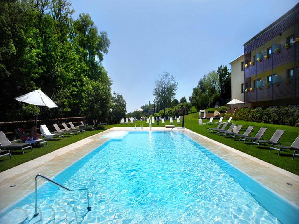 Отель Relais Le Betulle Конельяно Экстерьер фото